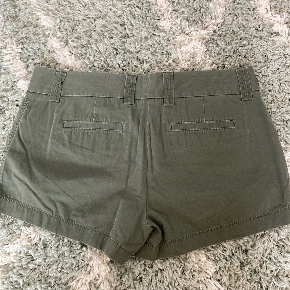 J. Crew Green Chino Shorts Classic Style Size 8 - Picture 6 of 7